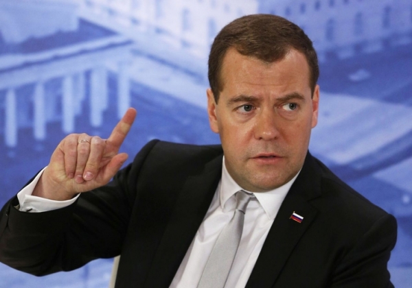 Медведев призвал экономить на науке из-за "весьма сложной ситуации"